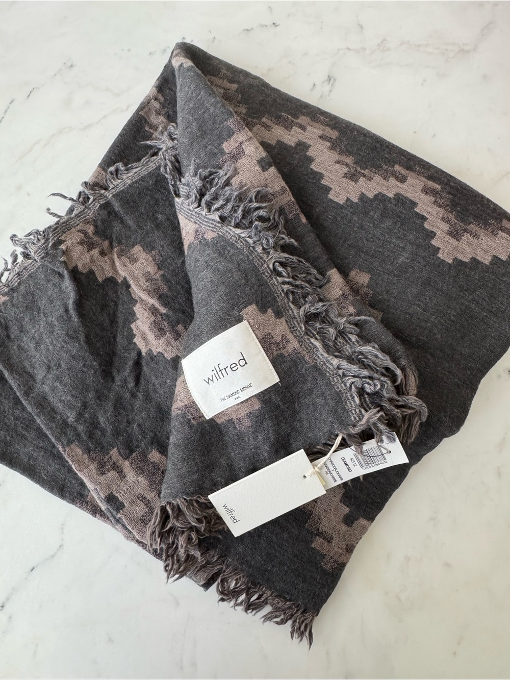 NWT Wilfred Aritzia Pure Australian Wool Charcoal Patterned Scarf